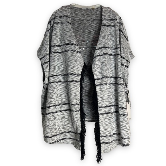 NEW Dex Women’s Knit Short sleeve Cardigan Poncho Shawl Gray & Black Size S or M - Picture 1 of 8